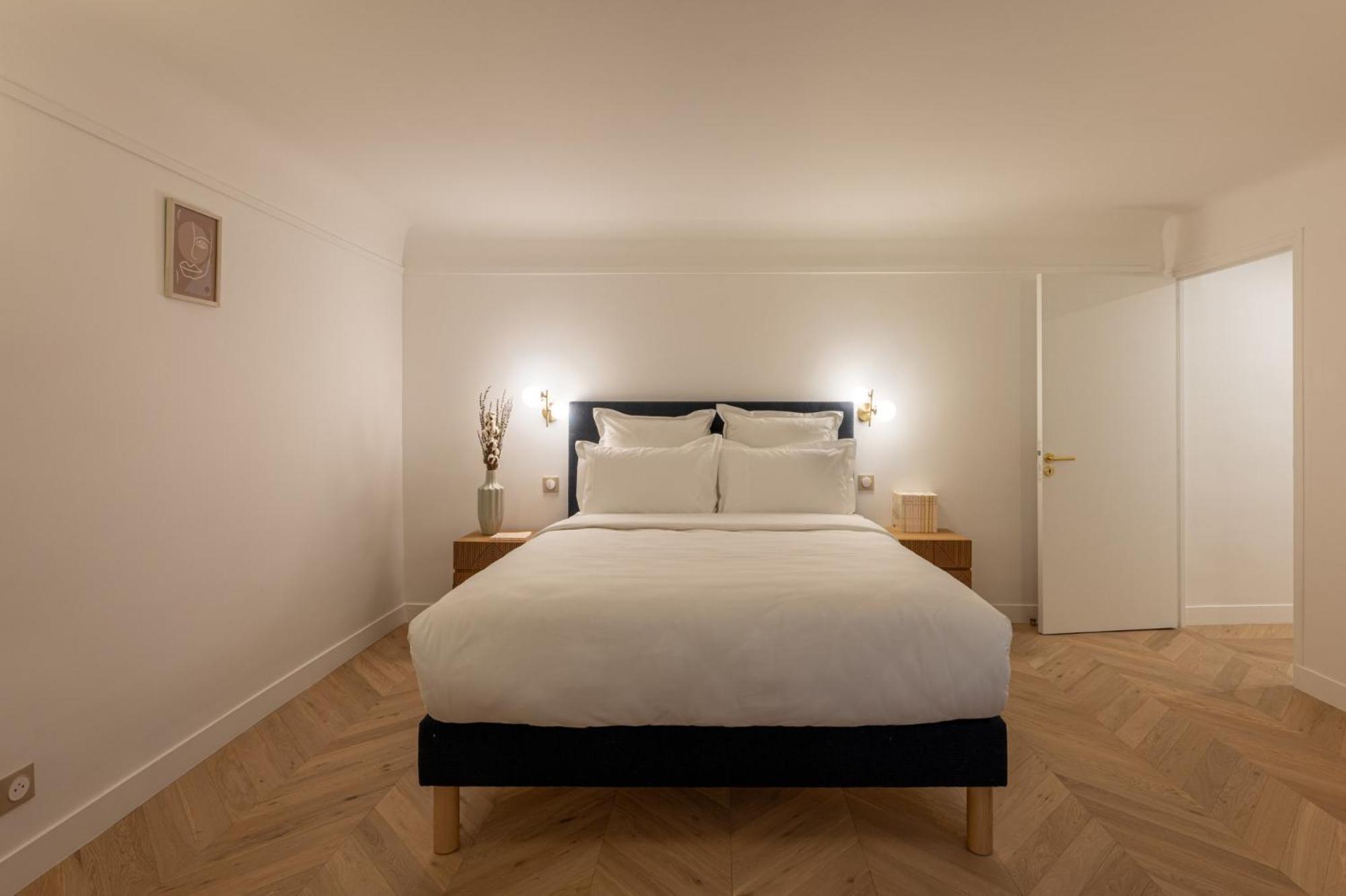 Luxury Apartment *